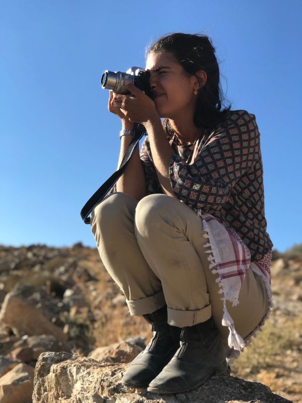 cléo campe recording a mountain